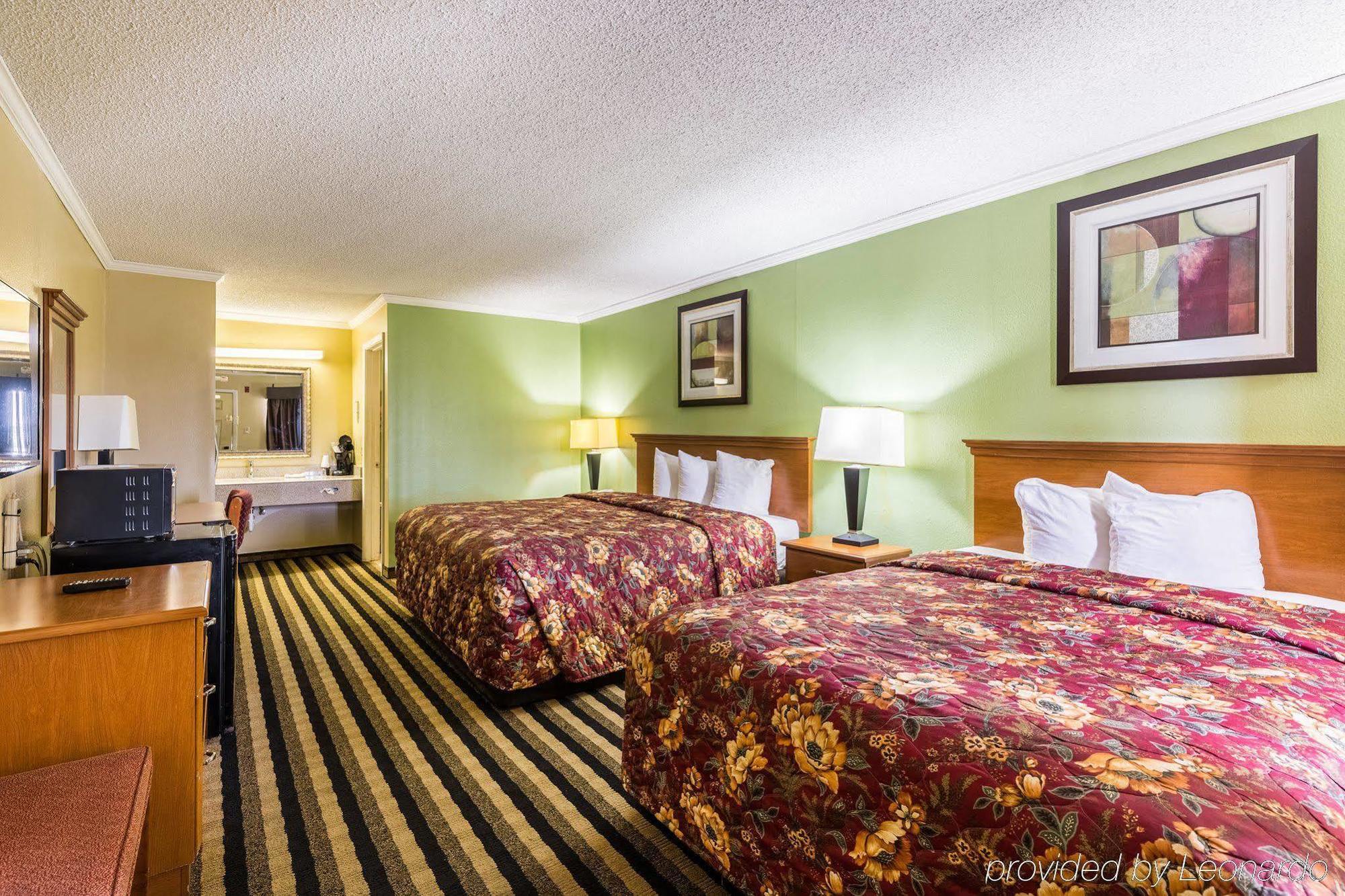 Rodeway Inn Alexandria Exterior photo